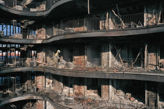 İzmir’de alevlere teslim olan lüks dairelerin “akıllı ev” ibaresi