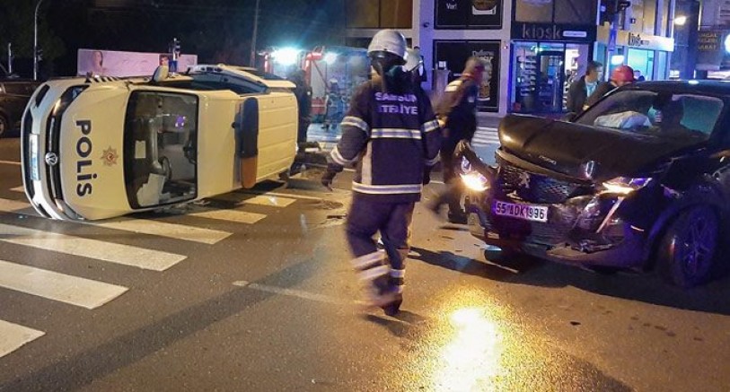 Polis aracı ile otomobil çarpıştı