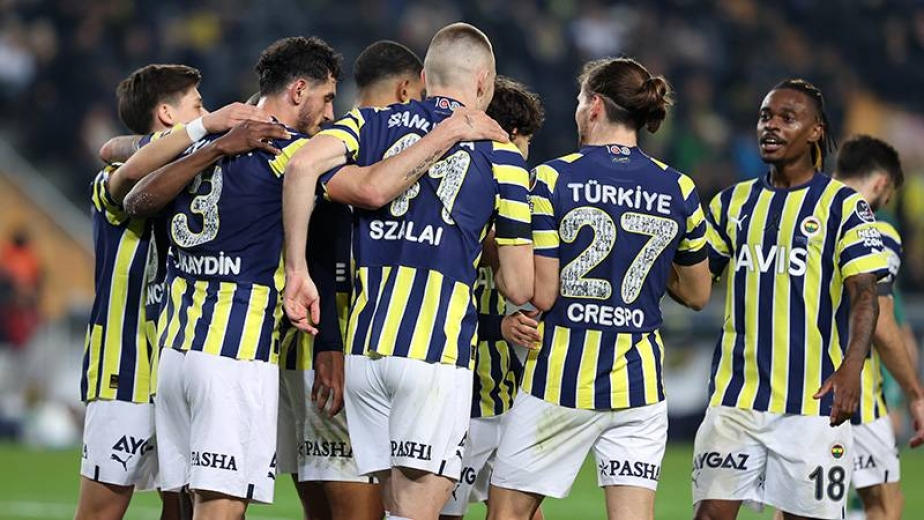 Fenerbahçe zirve yarışında yara aldı