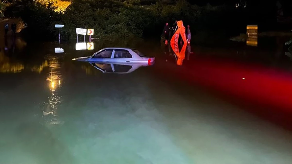 Sakarya’da şiddetli yağış, cadde ve sokakları göle çevirdi