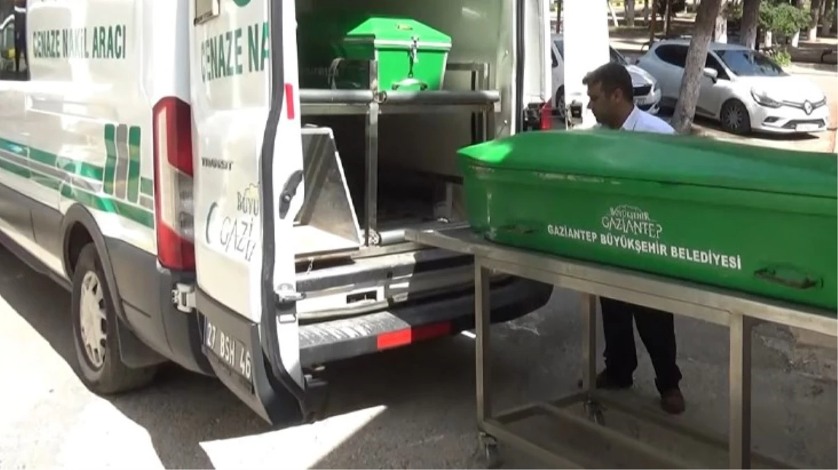 Yasak aşk cinayeti! Karısıyla ilişki yaşadığı kayınbiraderinin boğazını kesti, kanlı elbiseleriyle yakalandı