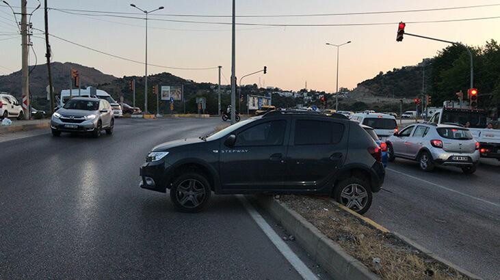 2 uyuşturucu satıcı polisten kaçarken kaza yaptı, yakalandı