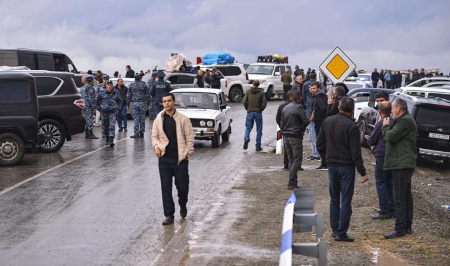 Karabağ'daki patlamada 20 kişi öldü