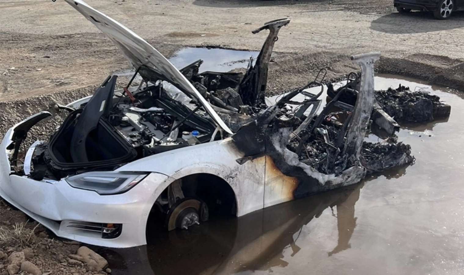 Tesla ölümlü otopilot kazasıyla ilgili duruşmaya giriyor: Emsal karar bekleniyor...