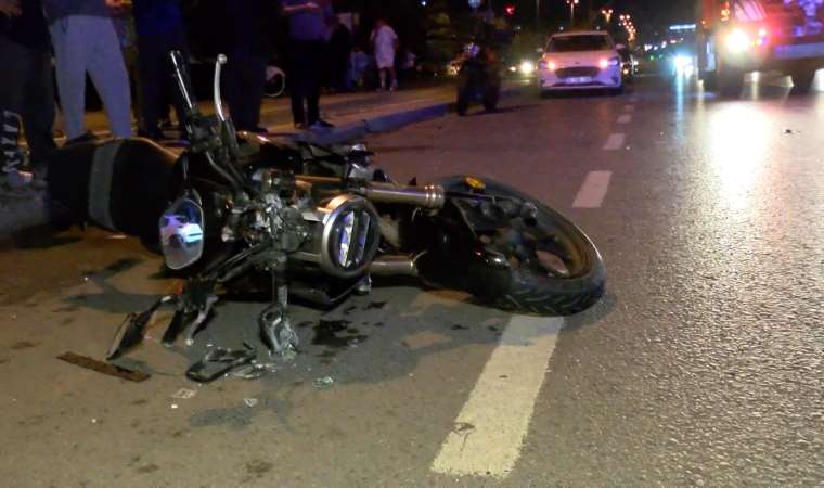 Kartal’da korkunç kaza… Motosiklet ile çarpışan otomobilin sürücüsü, aracını bırakıp kaçtı
