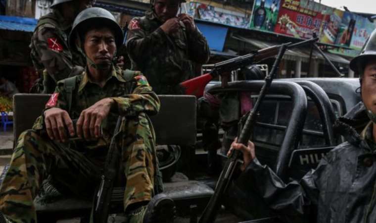 Myanmar’da ordu ile darbe karşıtı silahlı grup arasında çatışma
