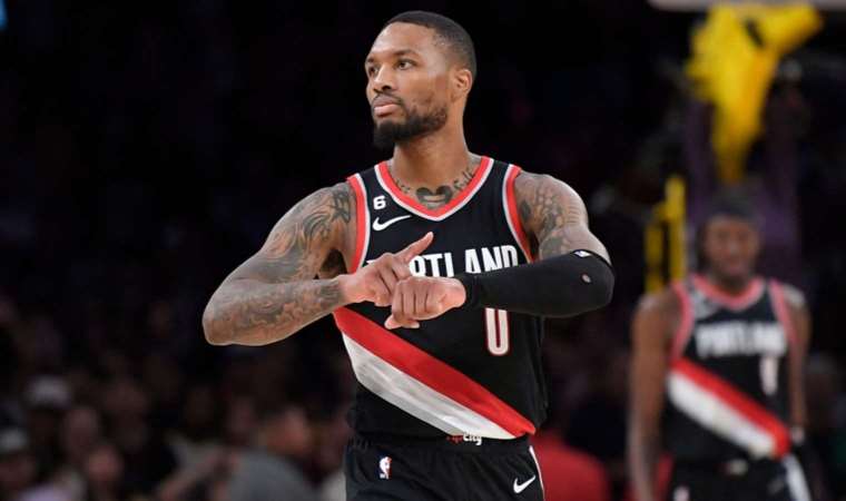 11 sezondur formasını giyiyordu… NBA’de Damian Lillard, Milwaukee Bucks’a takas edildi!