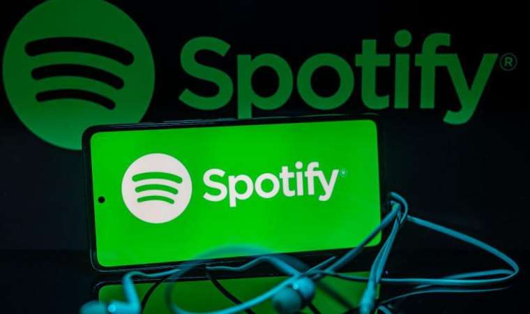 Spotify bütün podcast’lere yazı ekleyecek