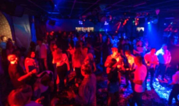 ‘Oasis’ gece kulübüne operasyon: Yüzlerce turisti ‘tehditle’ dolandırmışlar
