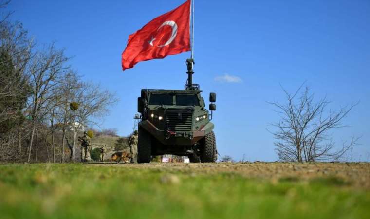 MSB duyurdu… Türkiye’ye yasa dışı yollarla girmeye çalışan 17 kişi yakalandı!