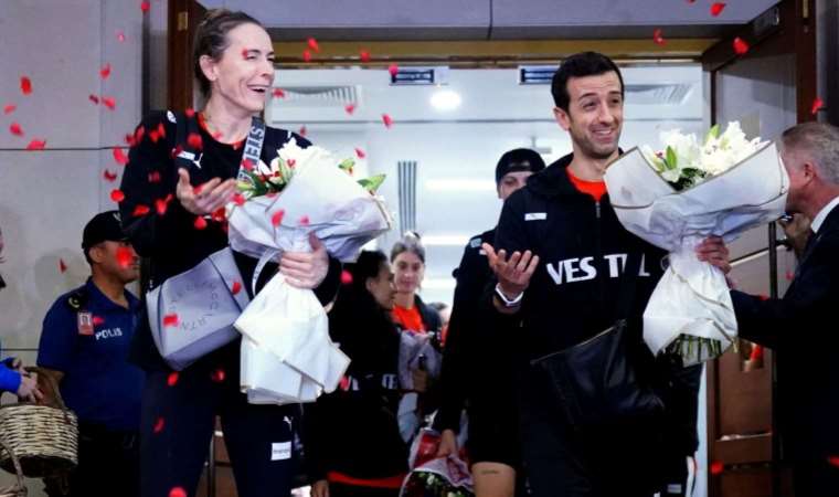 Namağlup olimpiyat kotası almışlardı… Filenin Sultanları yurda döndü!