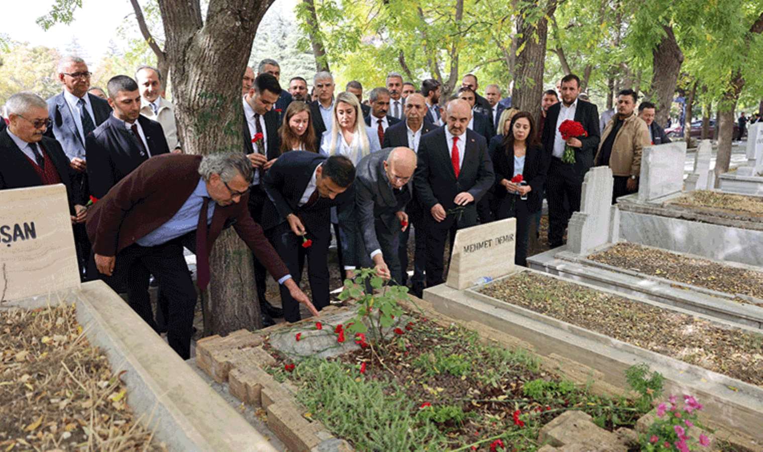 CHP İstanbul İl Başkanı Özgür Çelik ve yeni İstanbul İl Yönetimi'nden Anıtkabir'e ziyaret