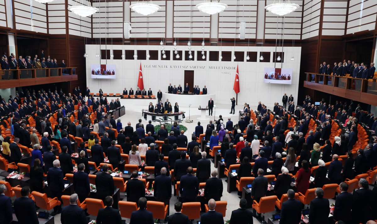 Meclis'in yasama yılı açılışında iktidar 'Türkiye Yüzyılı' dedi... Parti sloganlı anayasa isteği