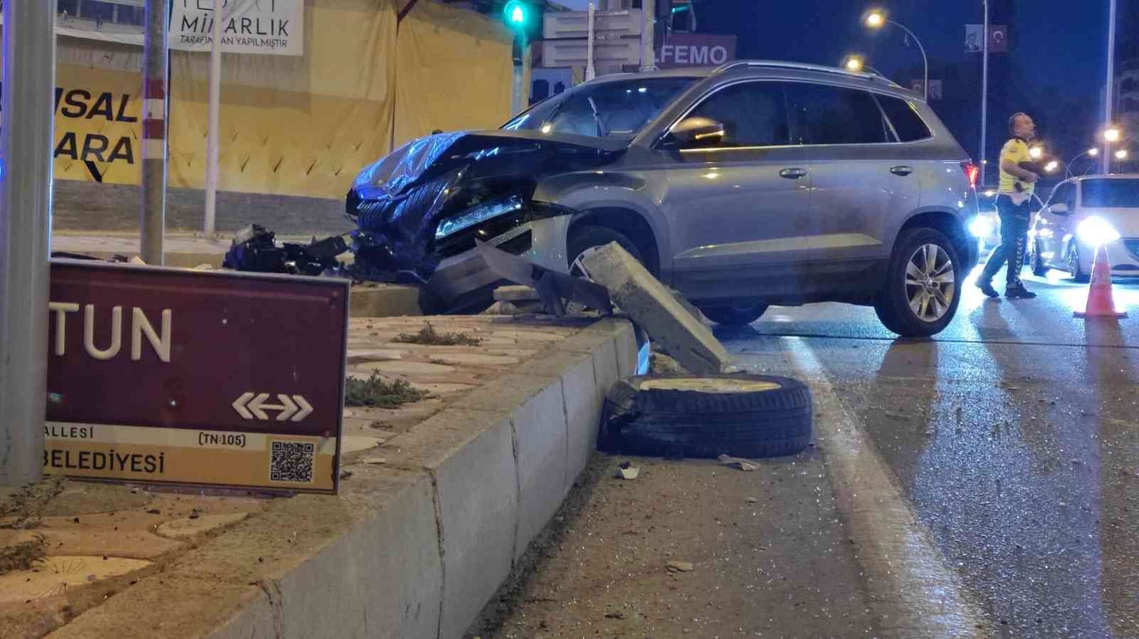 Batman’da feci kaza... Kontrolden çıkan araç takla attı: Yolcu kopan kapıdan dışarı fırladı!