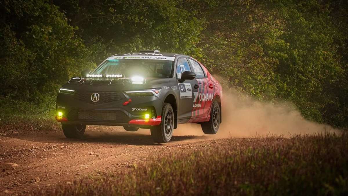 Honda yeni ralli aracını tanıttı