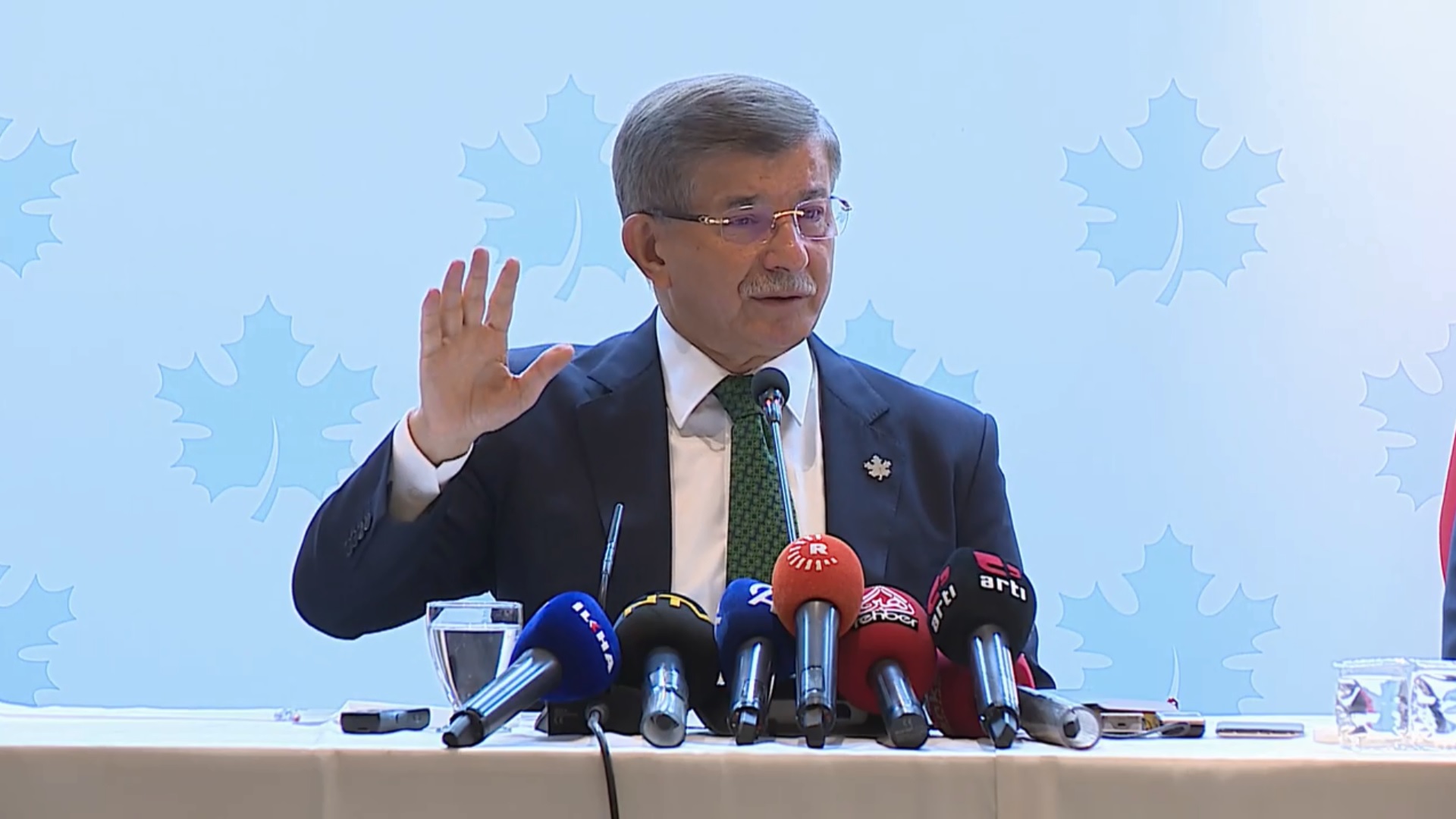 Davutoğlu: Filistin için baş başa ağladığımız Sayın Erdoğan'ın şu anki haline ben ağlıyorum