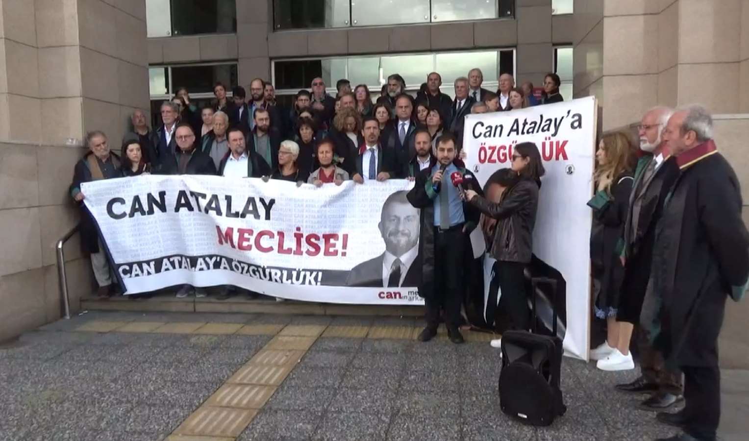 Hukukçulardan 'Can Atalay' açıklaması... 'Bir dakika orada kalmaması gerekiyor'