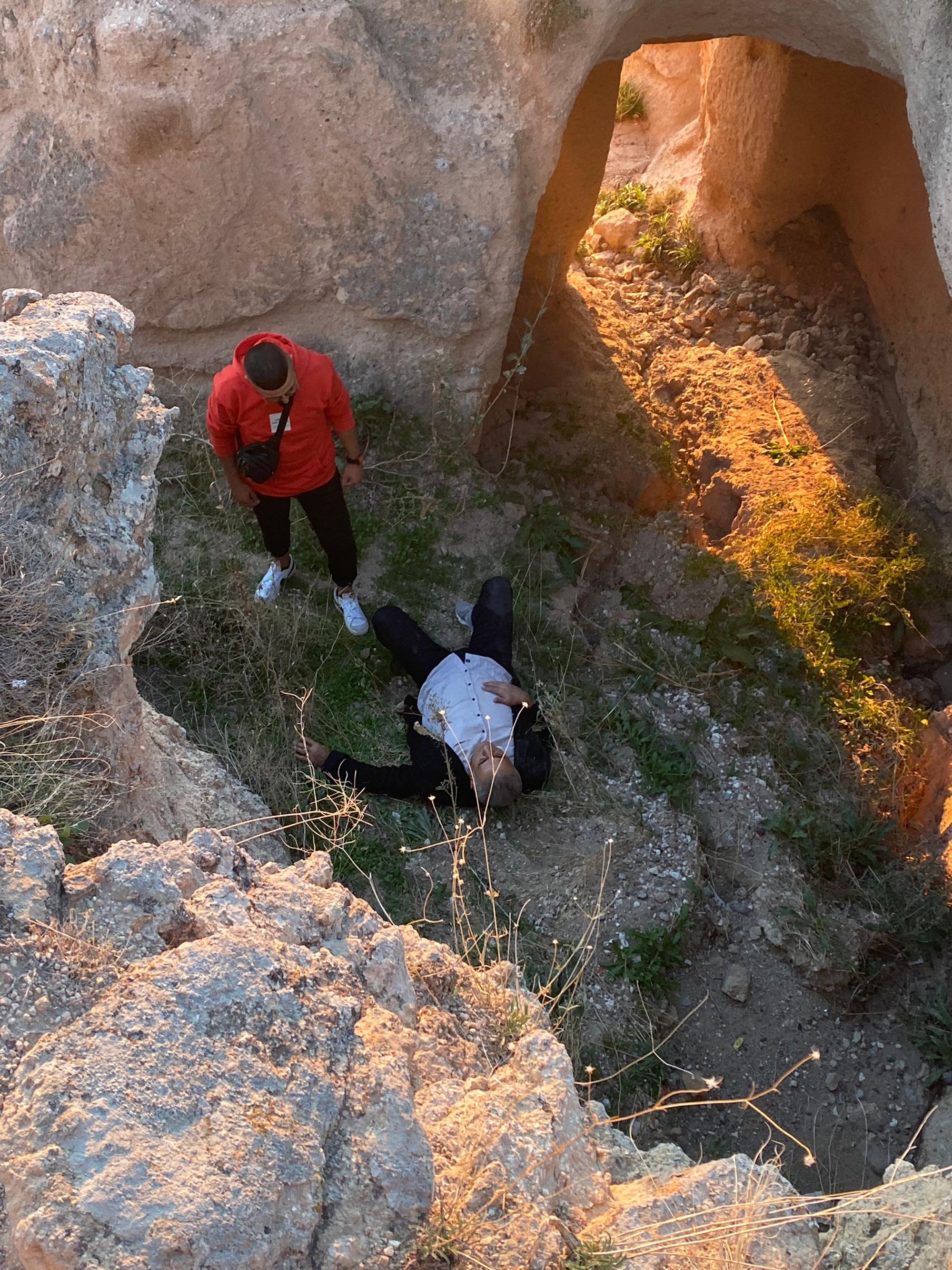 Kapadokya manzarasıyla fotoğraf çekilirken '6 metrelik' kayalıktan düştü