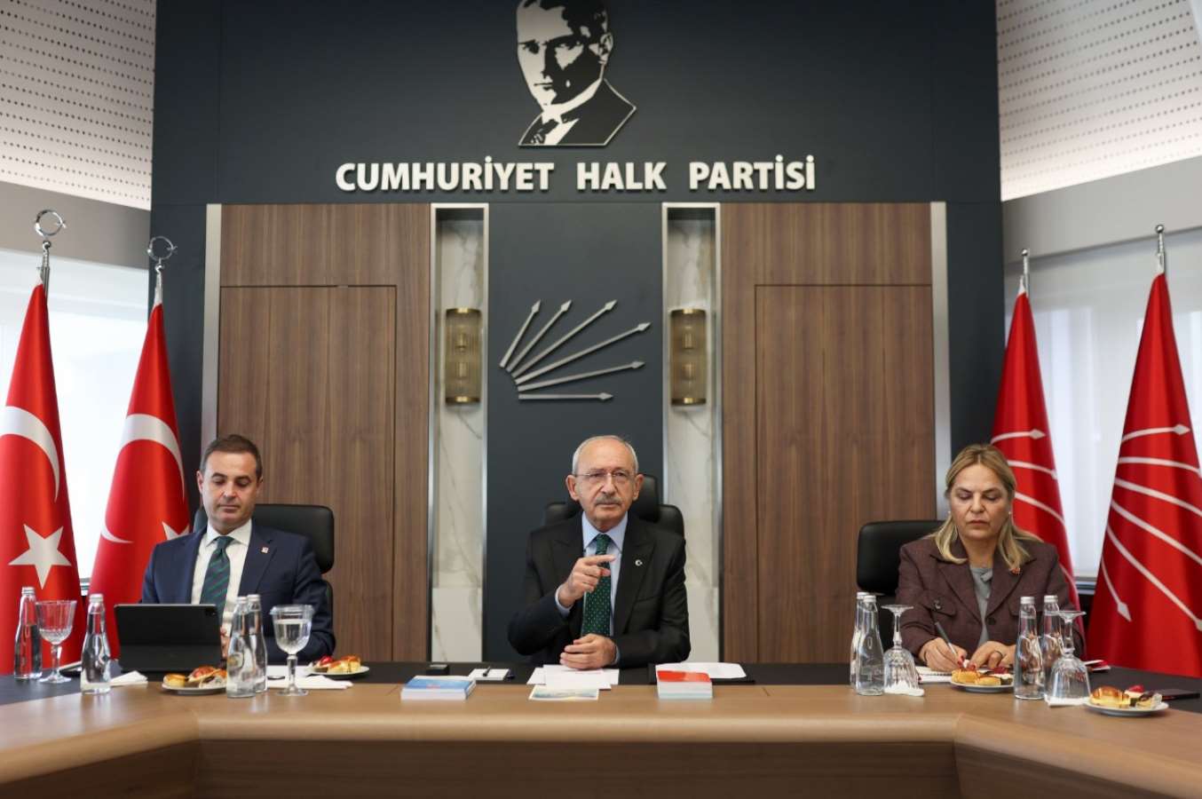 Kılıçdaroğlu, CHP’li milletvekilleri ile bir araya geldi!