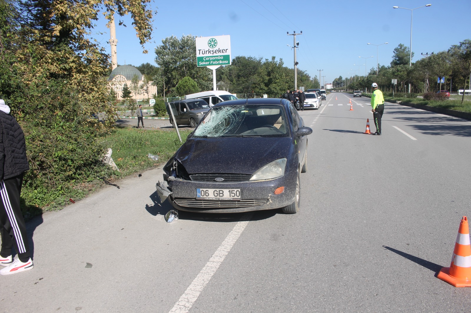 Akrabasının cenazesine giderken otomobilin çarpmasıyla öldü