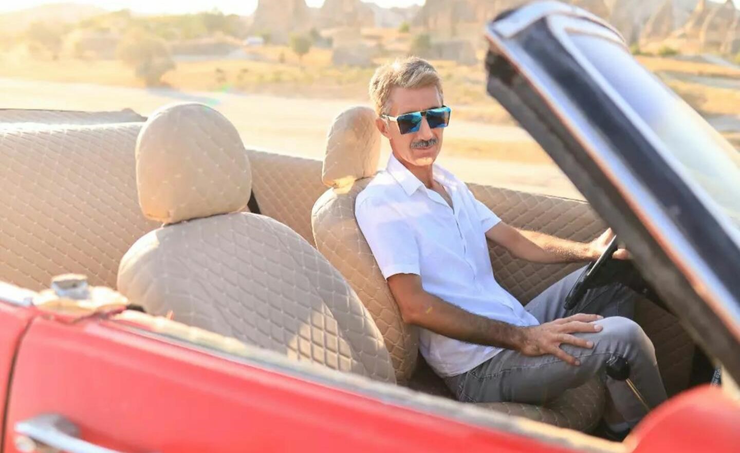 Ünlü Sanatçı ve Müzik Yöneticisi Ayhan Keskin Kimdir ?