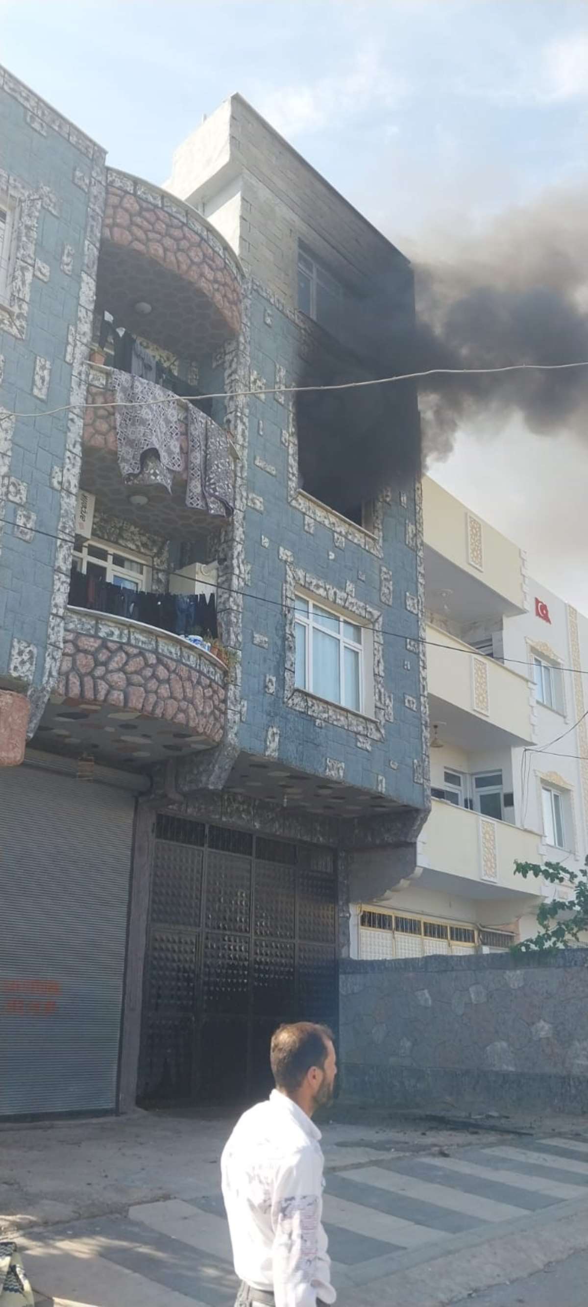 Kilis'te korkutan ev yangını... 1 kişi yaralandı!