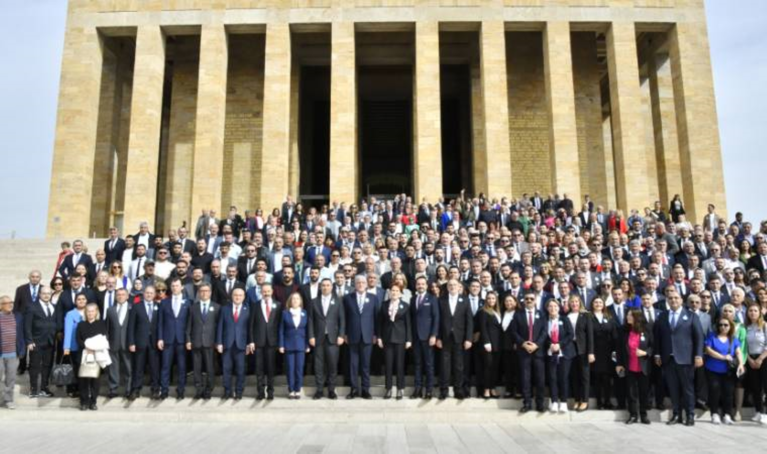 İYİ Parti lideri Meral Akşener Anıtkabir'i ziyaret etti