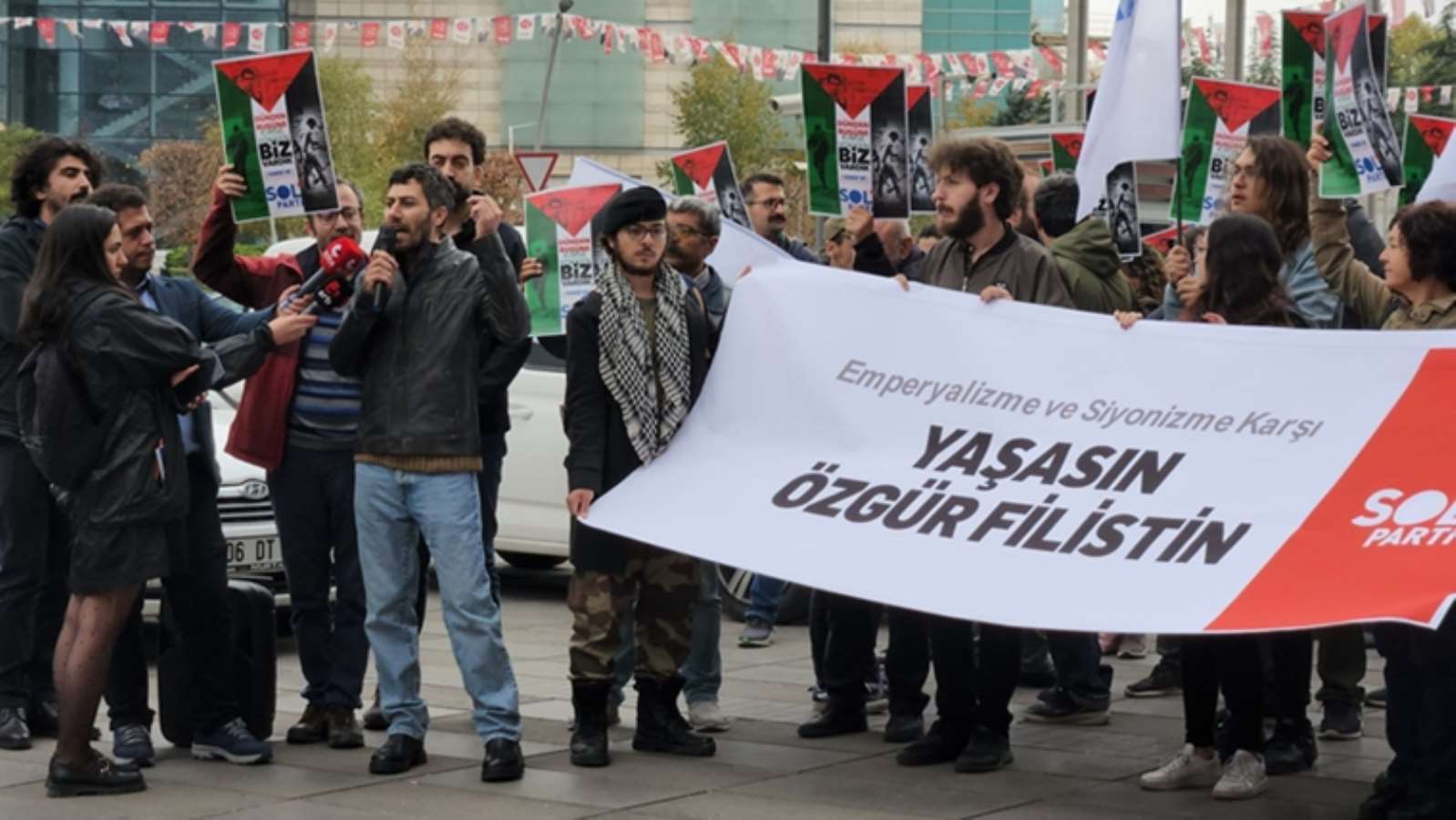 SOL Parti'den İsrail’in Ankara Büyükelçiliği önünde protesto