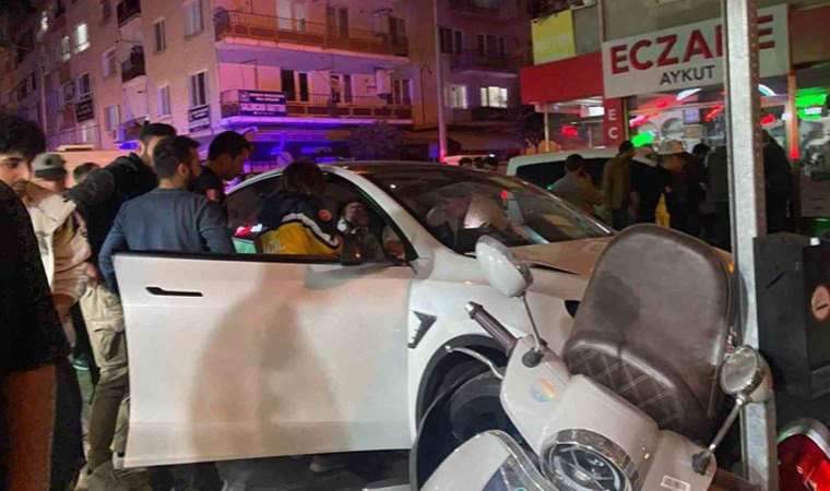 Ortalık savaş alanına döndü… Yalova’da ‘Tesla’ kazası: 4 yaralı