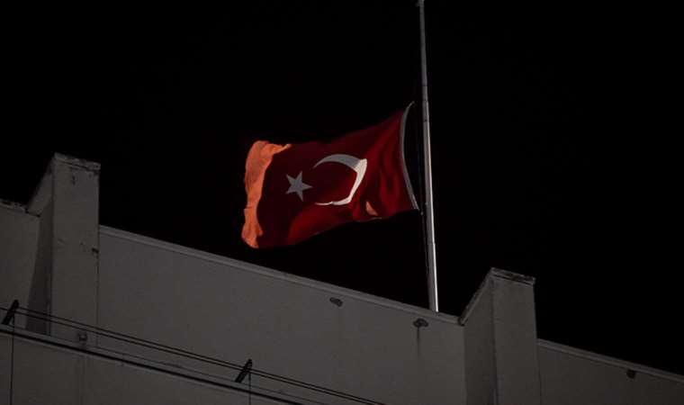 Filistin için milli yas ilan edilmesi nedeniyle Türkiye’de bayraklar yarıya indirildi