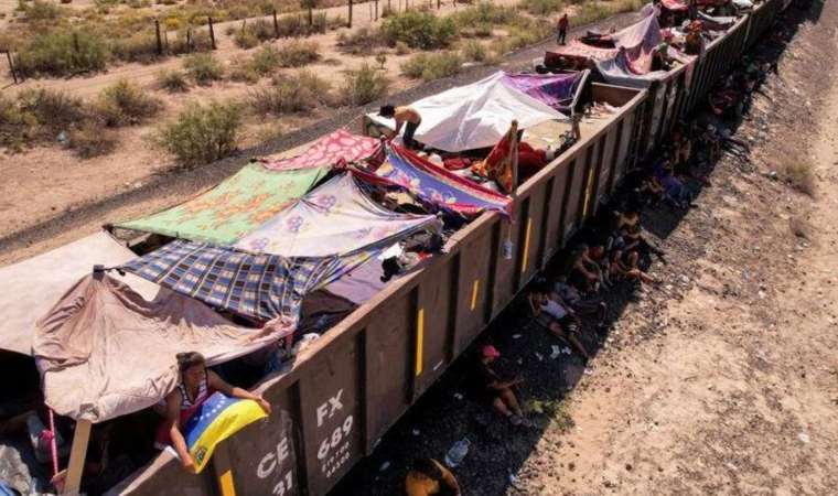 Meksika’da yük kamyonu devrildi: 10 göçmen öldü