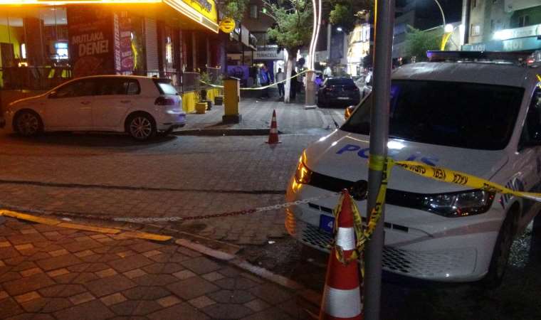 Cadde ortasında silahlı çatışma: 2 kişi yaralandı!