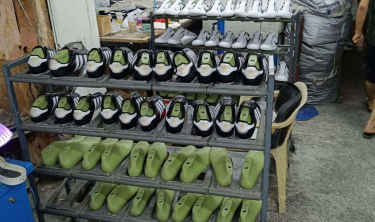 İstanbul’da taklit ayakkabı üretimi yapan işyerine operasyon: 96 bin adet ayakkabı ele geçirildi