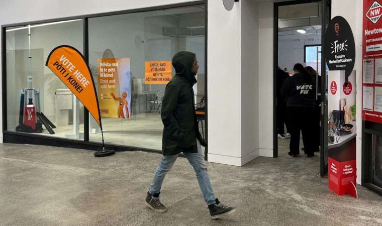 Yeni Zelanda’da halk, sandık başına gitti