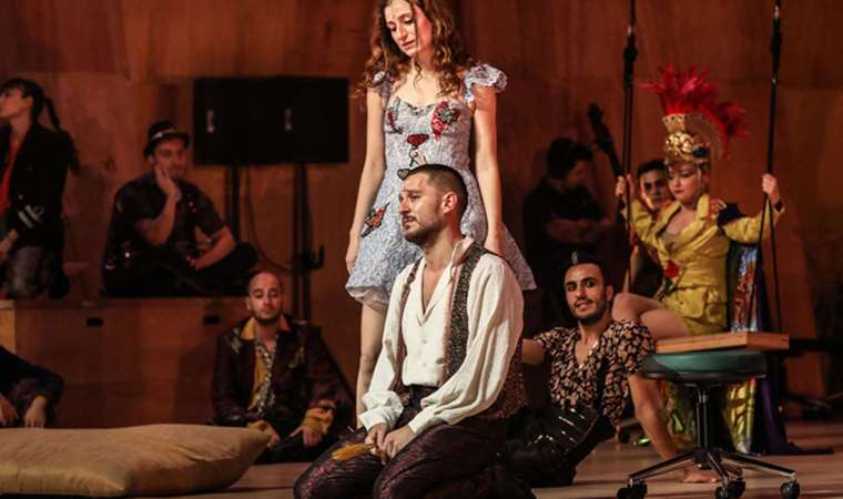 Uraz Kaygılaroğlu ‘Aşık Shakespeare’ ile sahnede