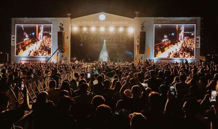 Böyle olur AKP’nin ‘festival’leri: Sanatçılara ‘Erdoğan’ ve ‘LGBT’ taraması