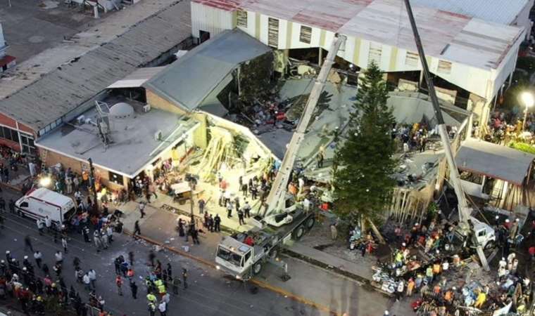 Kilisenin çatısı ayin sırasında çöktü: 9 ölü