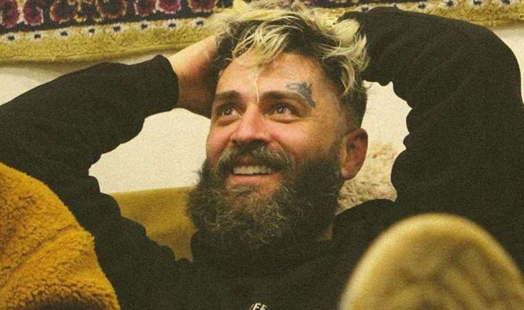 Ünlü rapçi Şehinşah konsere giderken kaza yaptı