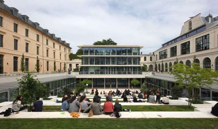 Fransa’da bir okulun duvarına İbranice Araplara ölüm yazılı afişler asıldı