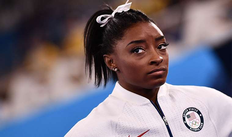 Simone Biles, cimnastiğe altın madalyayla döndü