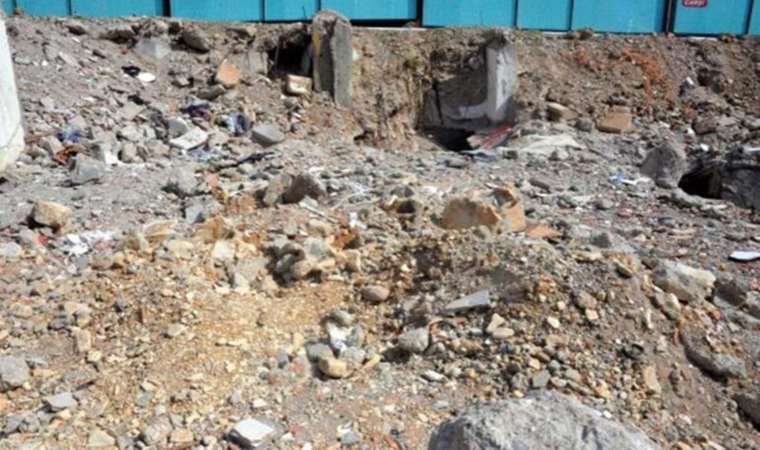 Depremde yıkılan bankanın kasasındaki 2 milyon liralık altınını bulunamadı