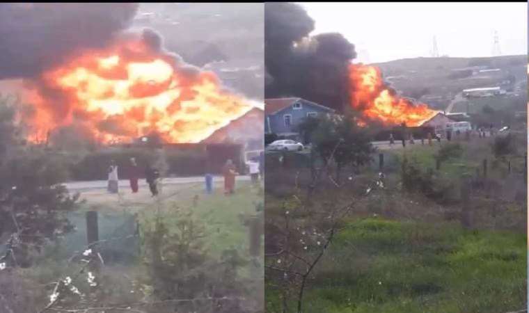 İki gecekondu alev alev yandı… Yangın doğalgaz kutusuna da sıçradı!