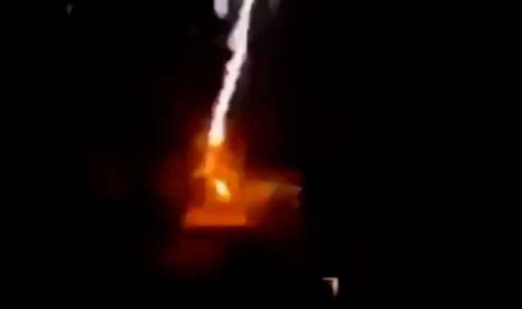 Rize’de evin bahçesine yıldırım düştü!