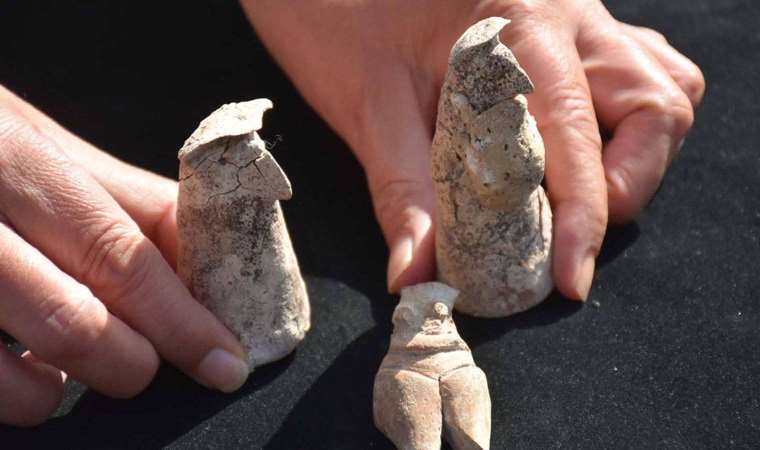 İzmir’de 7 bin 700 yıllık insan figürleri bulundu