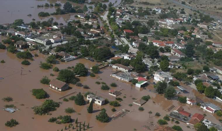 Selin vurduğu köylere İHA ile yardım