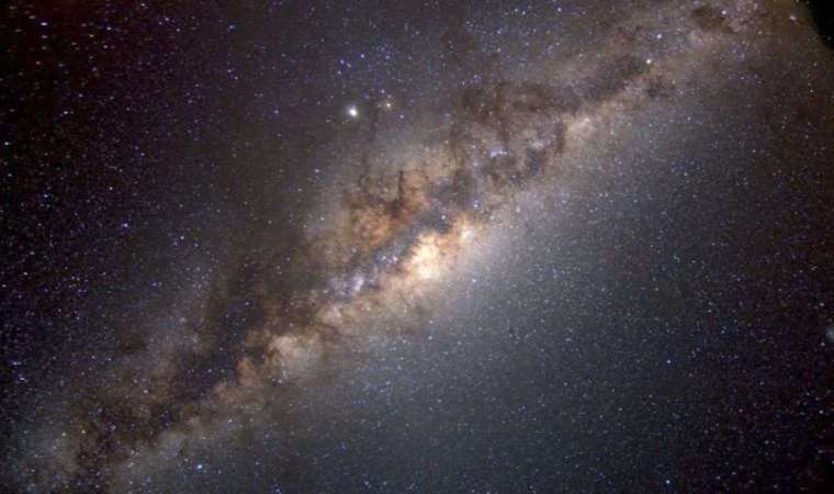 Samanyolu galaksisinin eğri yapısı için bilimden yeni açıklama