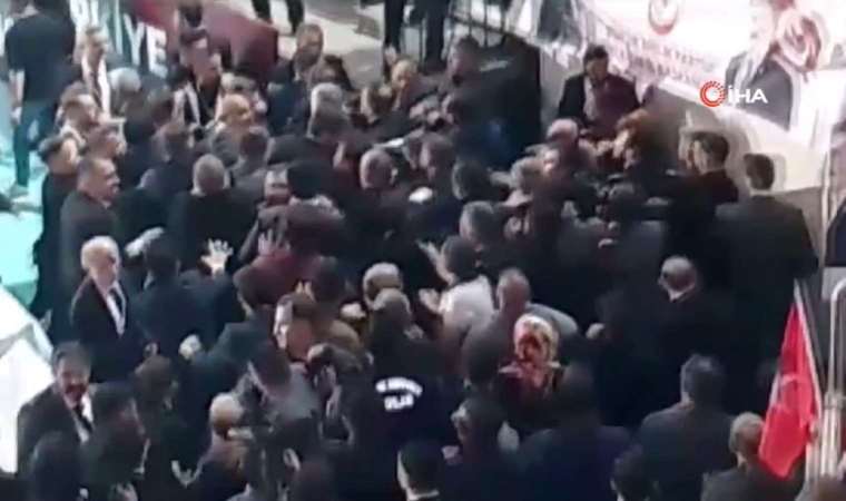 BBP 12. Olağan Büyük Kurultayı’nda kavga: Onlarca partili birbirine girdi