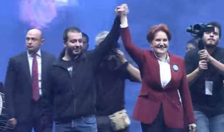 İYİ Parti lideri Akşener, kürsüye tahliye edilen Batuhan Çolak ile birlikte çıktı