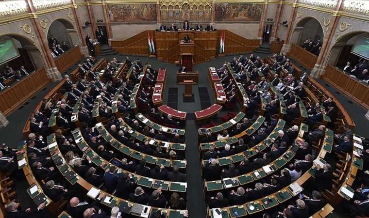 Macaristan, İsveç’in NATO üyeliği oylamasını erteledi