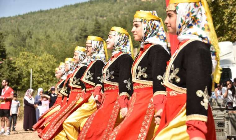 Kemalpaşa Dereköy Bal Festivali renkli görüntülere sahne oldu